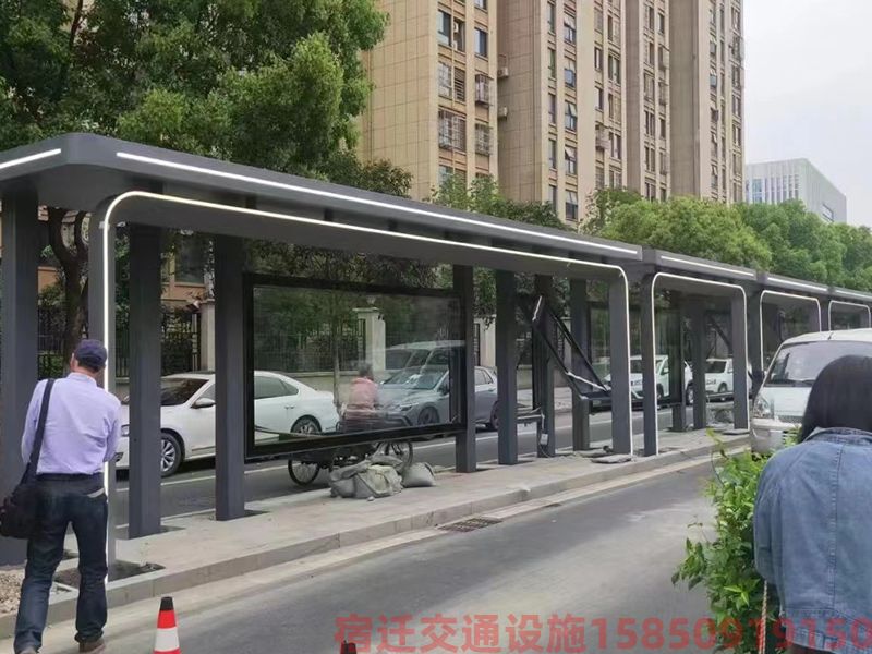 公交候車(chē)亭生產(chǎn)廠家現(xiàn)場(chǎng)安裝案例